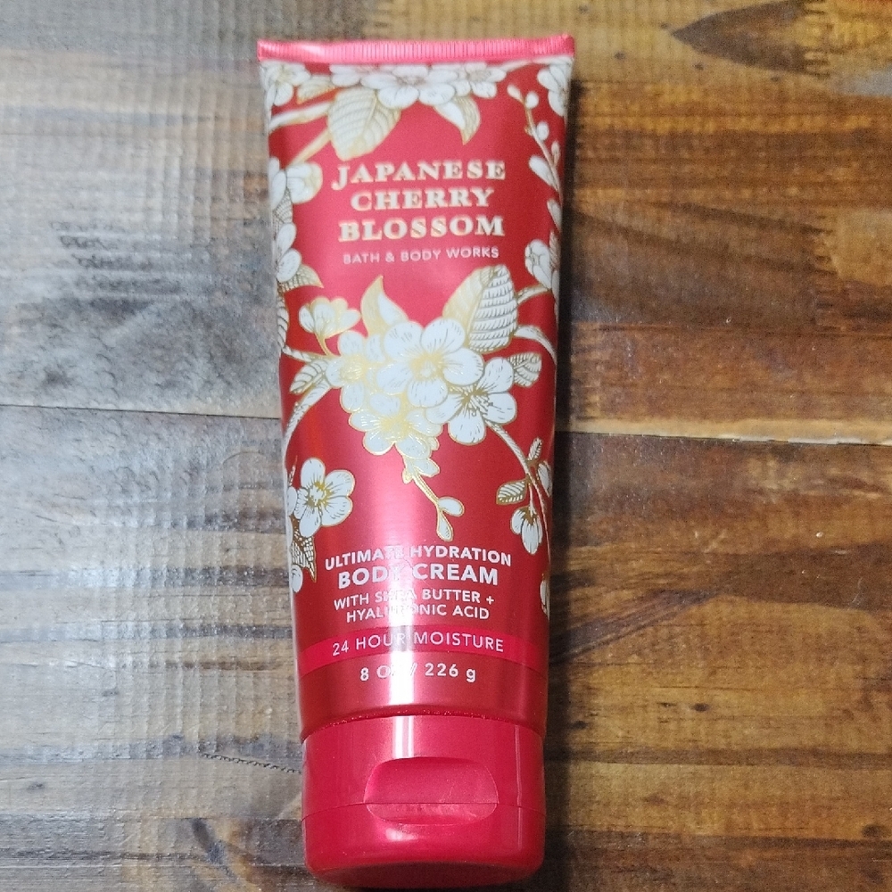 Bath & Body Works Japanese Cherry Blossom Body Cream - Red
